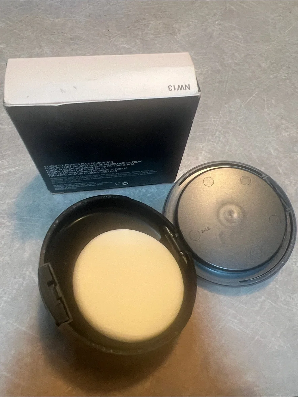 BNIB- MAC Cosmetics Studio Fix Powder Plus Foundation NW13